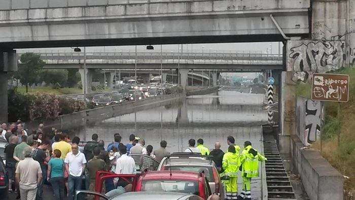 Giornata in prevalenza poco nuvolosa, salvo presenza di nubi sparse al mattino, non sono previste piogge.durante la giornata di. Meteo Roma Domani Nubifragio - Meteo: l'estate? Forse tra una settimana, intanto è ...