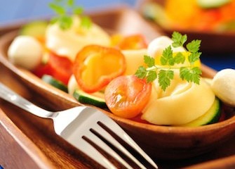 insalata di tortellini e pomodoro