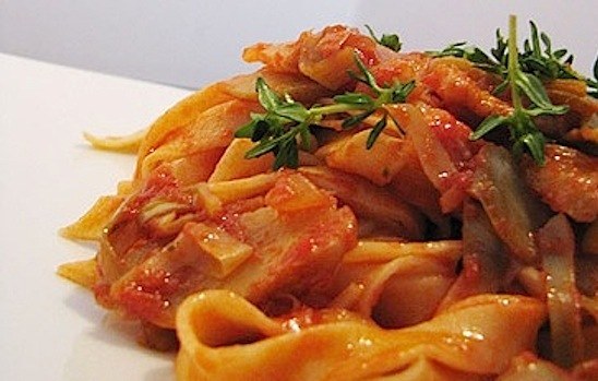 tagliatelle al sugo con i carciofi