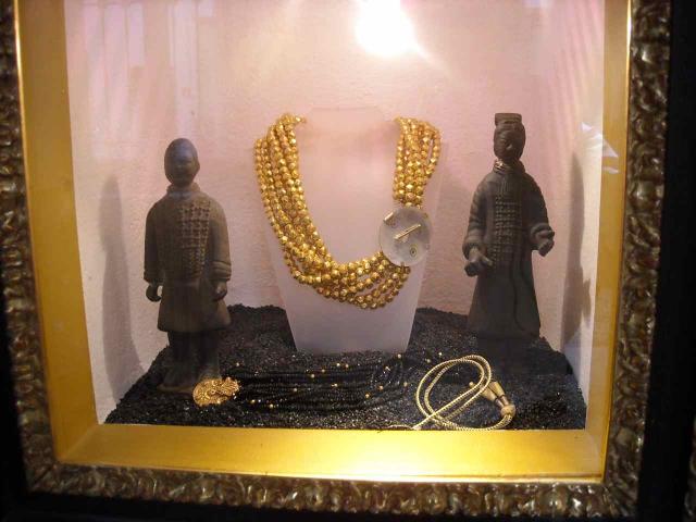 ollana a boules d'oro con antico fermaglio afgano di madreperla       