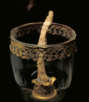 Dito medio della mano destra di Galileo, ca. 1737 (teca) Firenze, Istituto e Museo di Storia della Scienza Dito medio della mano destra di Galileo, ca. 1737 (teca) Firenze, Istituto e Museo di Storia della Scienza