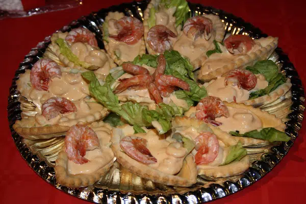 Barchette in salsa rosa e gamberetti Barchette in salsa rosa e gamberetti
