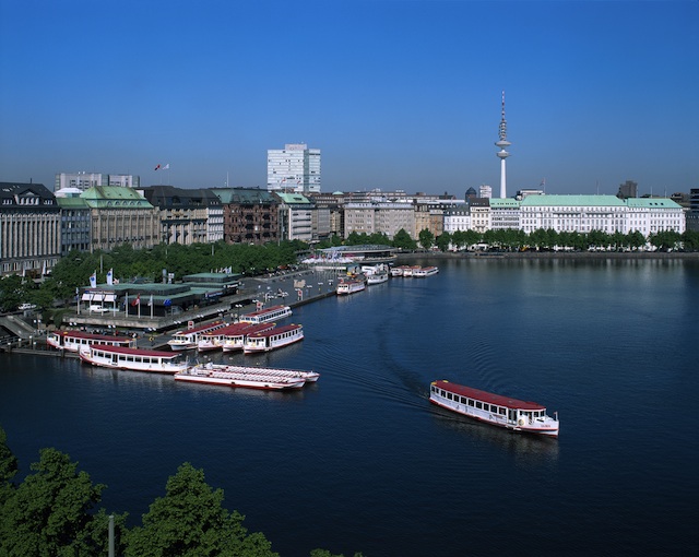Title Hamburg/Elbe: ''Jungfernstieg'', boat trips on the Inner Alster. Photographer: Messerschmidt, Joachim
