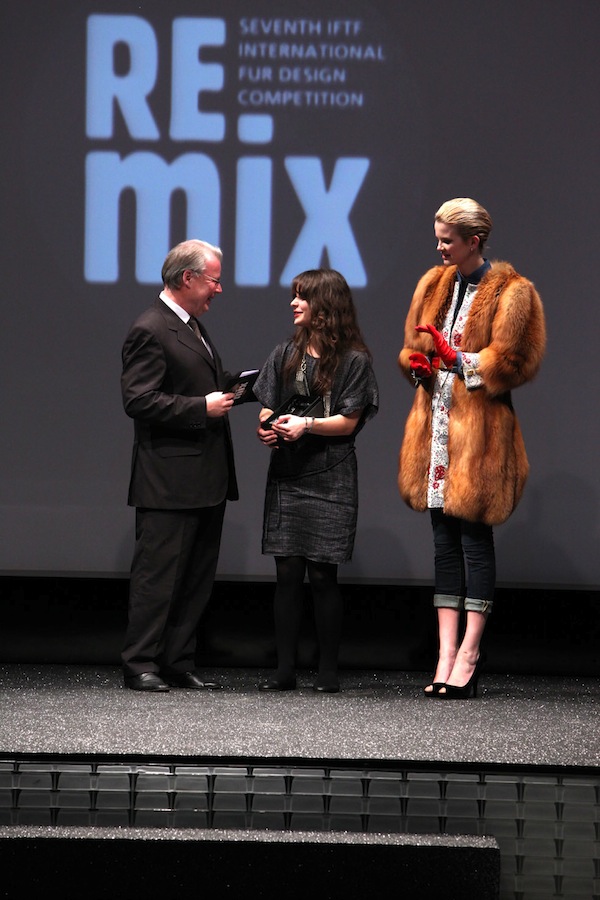 Laura Grillo durante la premiazione a Remix