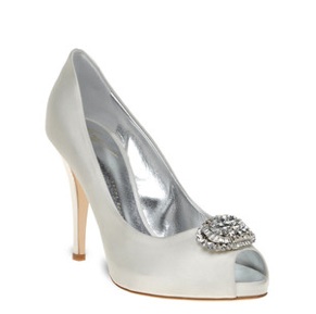 Scarpe sposa bianche e gioiello