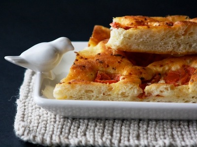 focaccia_ligure_con_pomodorini_e_origano_