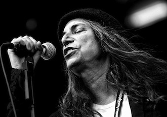 Patti_Smith_performing_in_Finland_2007