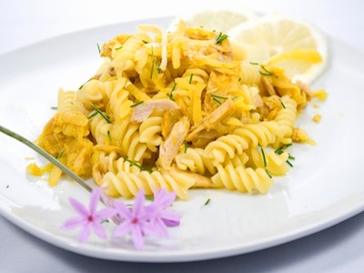 Fusilli_al_limone_con_tonno_ed_erba_cipollina