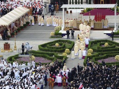Piazza_S_Pietro_beatificazione_PapaWojtyla