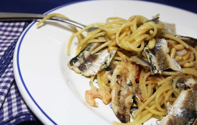 spaghetti alle sarde gamberetti e pomodoro