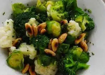 insalata di verdure surgelatea alle mandorle tostate
