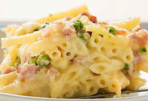 Penne_al_forno_prosciutto_piselli