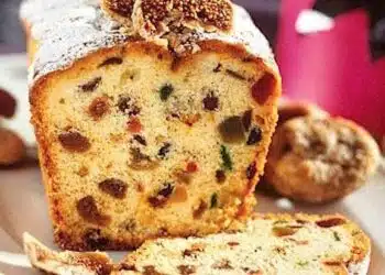 torta natalizia con frutta candita