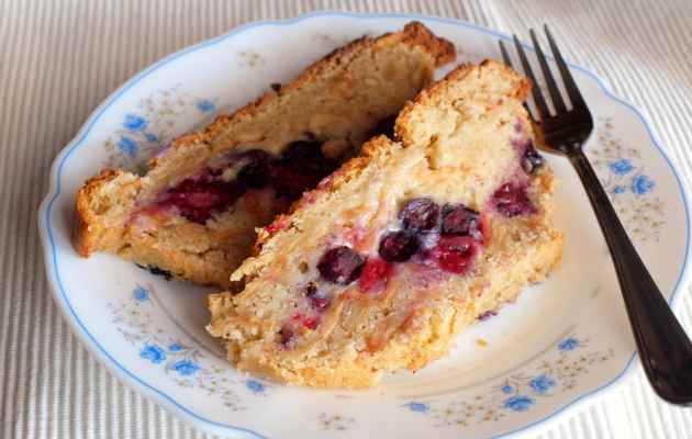 plumcake integrale ripieno di frutta rossa