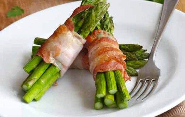 asparagi verdi con pancetta al forno