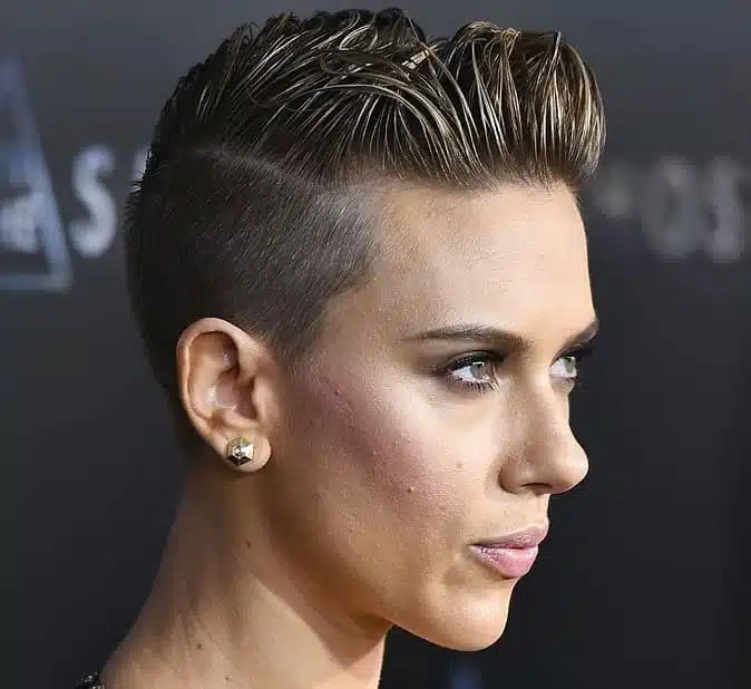 Scarlett Johansson pixie cut