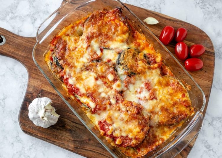parmigiana di melanzane cotta al forno in teglia