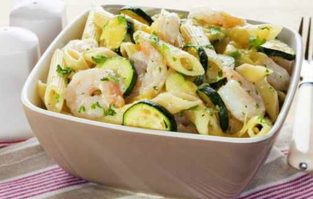 pasta fredda con le zucchine e gamberi