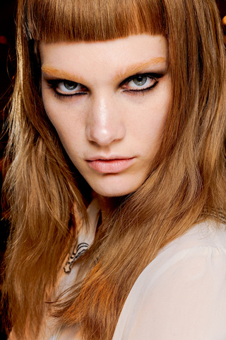 versace___backstage_856529416_320x480