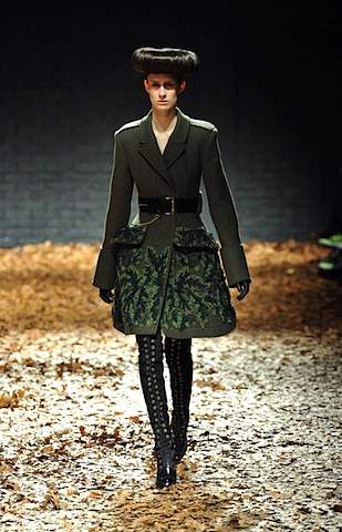 McQAlexanderMcQueenRunway-12-13