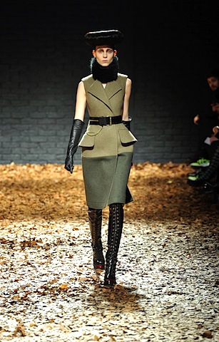 McQAlexanderMcQueenRunwayLFWAutumnWinterjS1_R8EP9-Xl