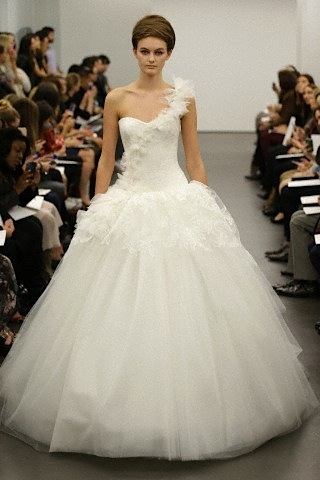 Wang_-bridal-fall-13-10