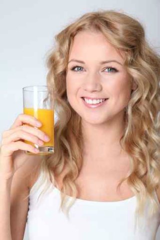 donna_succo_di_frutta_2012