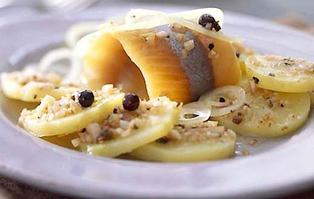 insalatadiaringaconpatatemelaecipollavigiliacenone