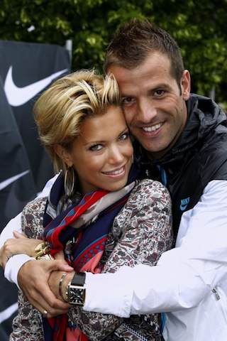 RAFAEL_VAN_DER_VAART_CON_LA_MOGLIE_SYLVIE