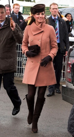 kate middleton cappotto corto gravidanza