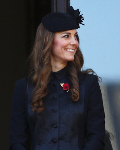  kate middleton cappotto e cappello Londra