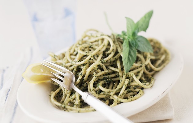 spagheti_pesto_maggiorana_mandorle