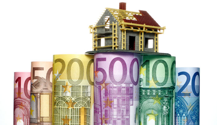 Euroscheine mit Modellrohbau