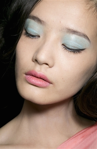 Il trucco della primavera 2014: “Tinte forti, via libera ai colori”