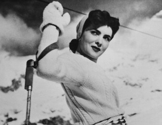 Gina Lollobrigida sulla neve 1960