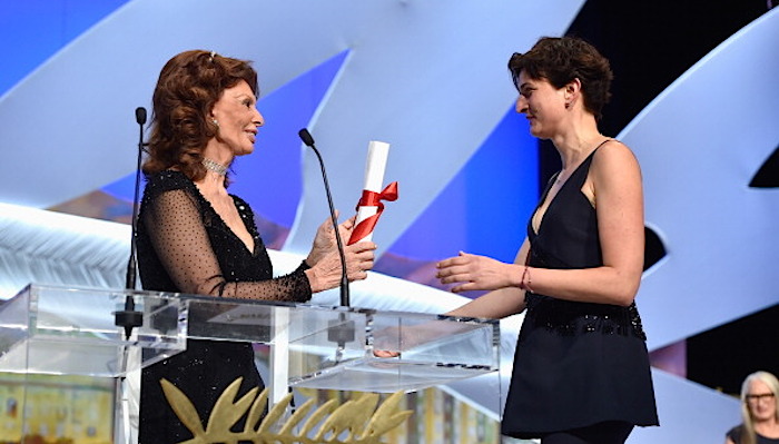 Cannes Sofia Loren consegna il premio ad Alice Rohrwacher