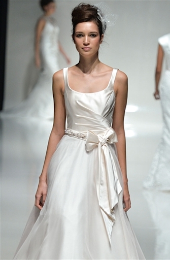 Alan Hannah abito da sposa scollato
