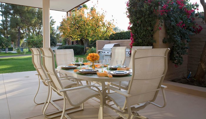 Tavola in terrazza e in giardino: le regole per apparecchiare con ... Giardino in terrazza