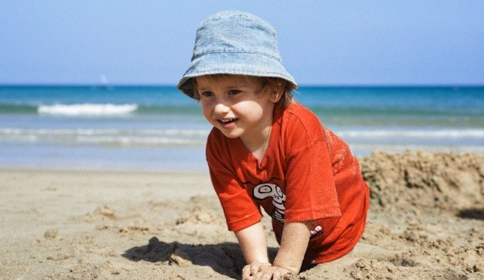 bambino spiaggia