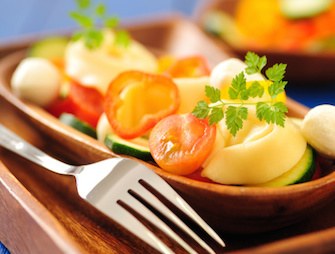 insalata di tortellini e pomodoro