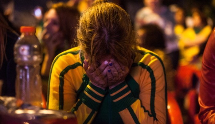 brasile fan dispperata dopo la sconfitta con la germania