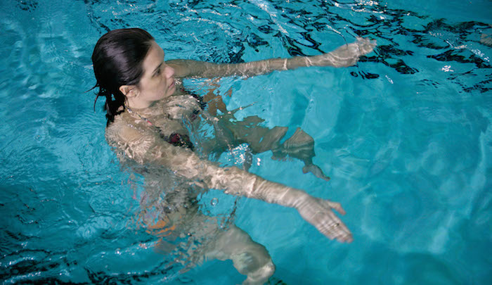 Donna sport acqua gravidanza