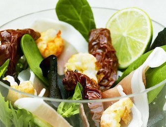 Insalata piccante con scampetti in bicchiere