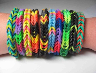 braccialetti con elastici colorati