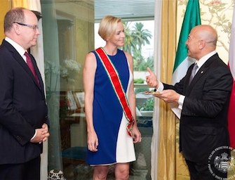 charlene di monaco riceve onoreficenza