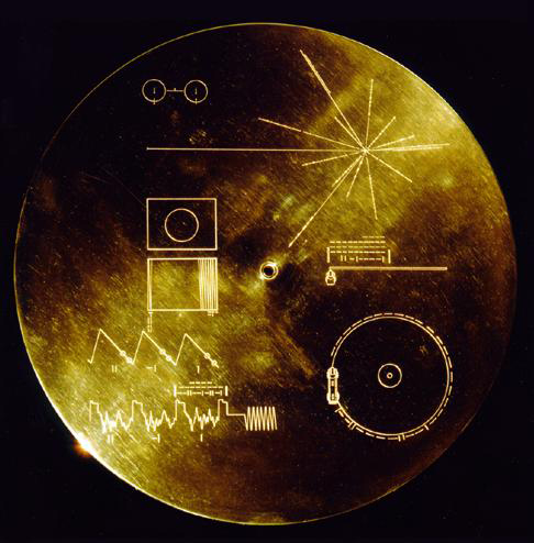 Il Voyager Golder Record inserito nelle sonde Voyager contiene suoni e immagini della Terra