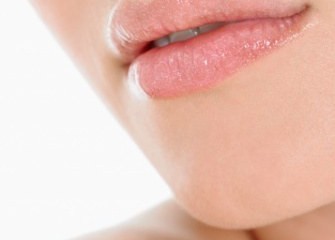 donna viso labbra