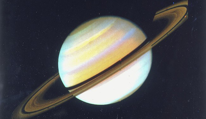 Il pianeta Saturno fotografato dalla sonda spaziale Voyager 1