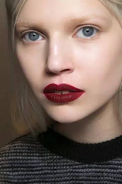 rossetto rosso backstage Max Mara