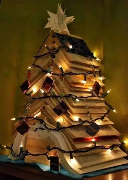Natale Abero con libri